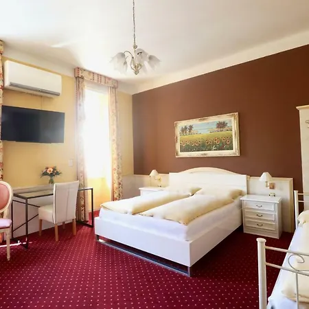 Victoria Hotel 3*